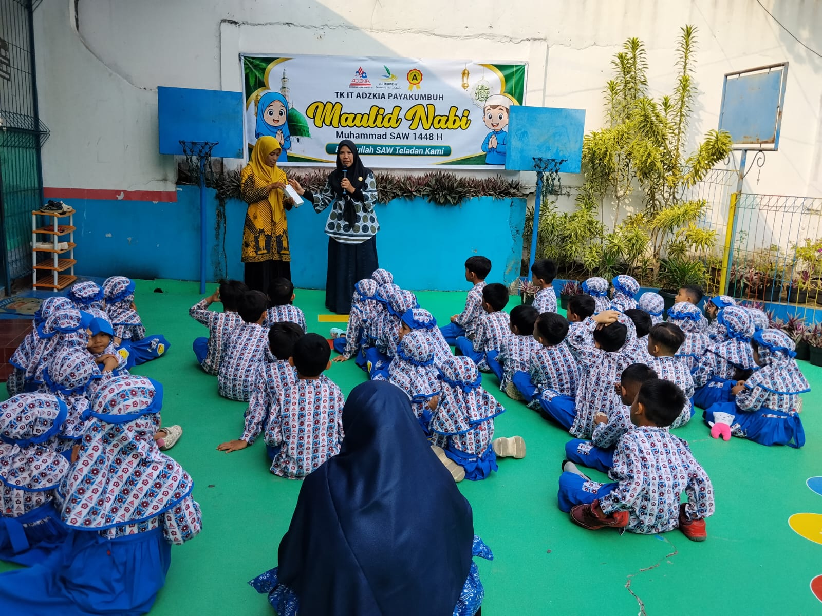 Pemberian Obat Cacing dari Tim Puskesmas Payolansek