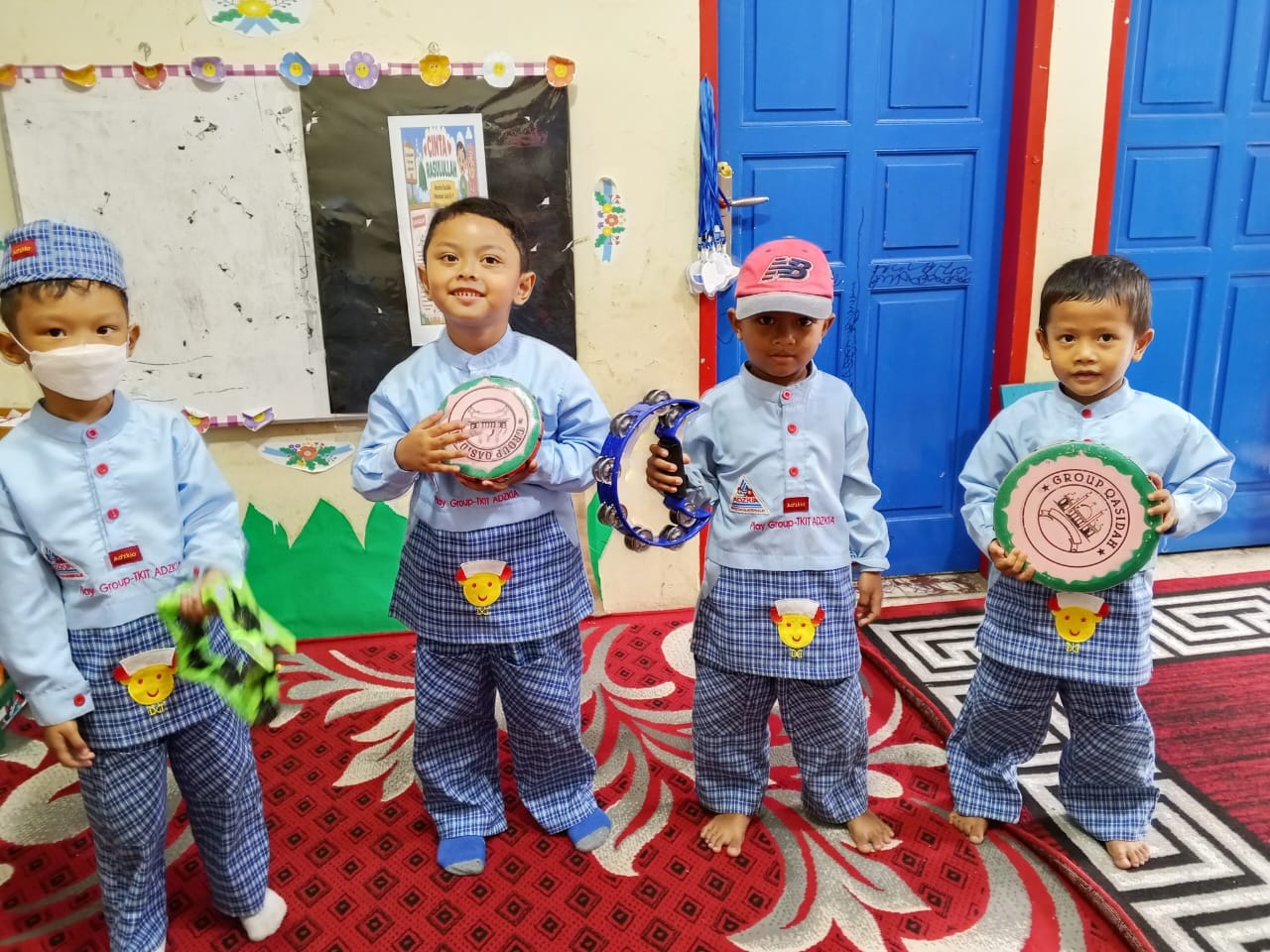 Kelas Zaitun bermain Rebana di Sentra Imajinasi